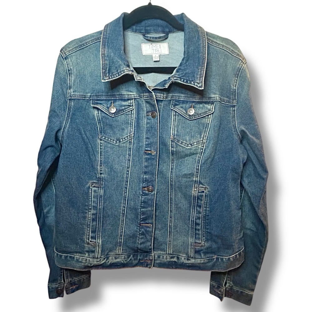 Classic Semi Fitted Medium Wash Blue Jean Jacket Collared Denim Button Up Pocket